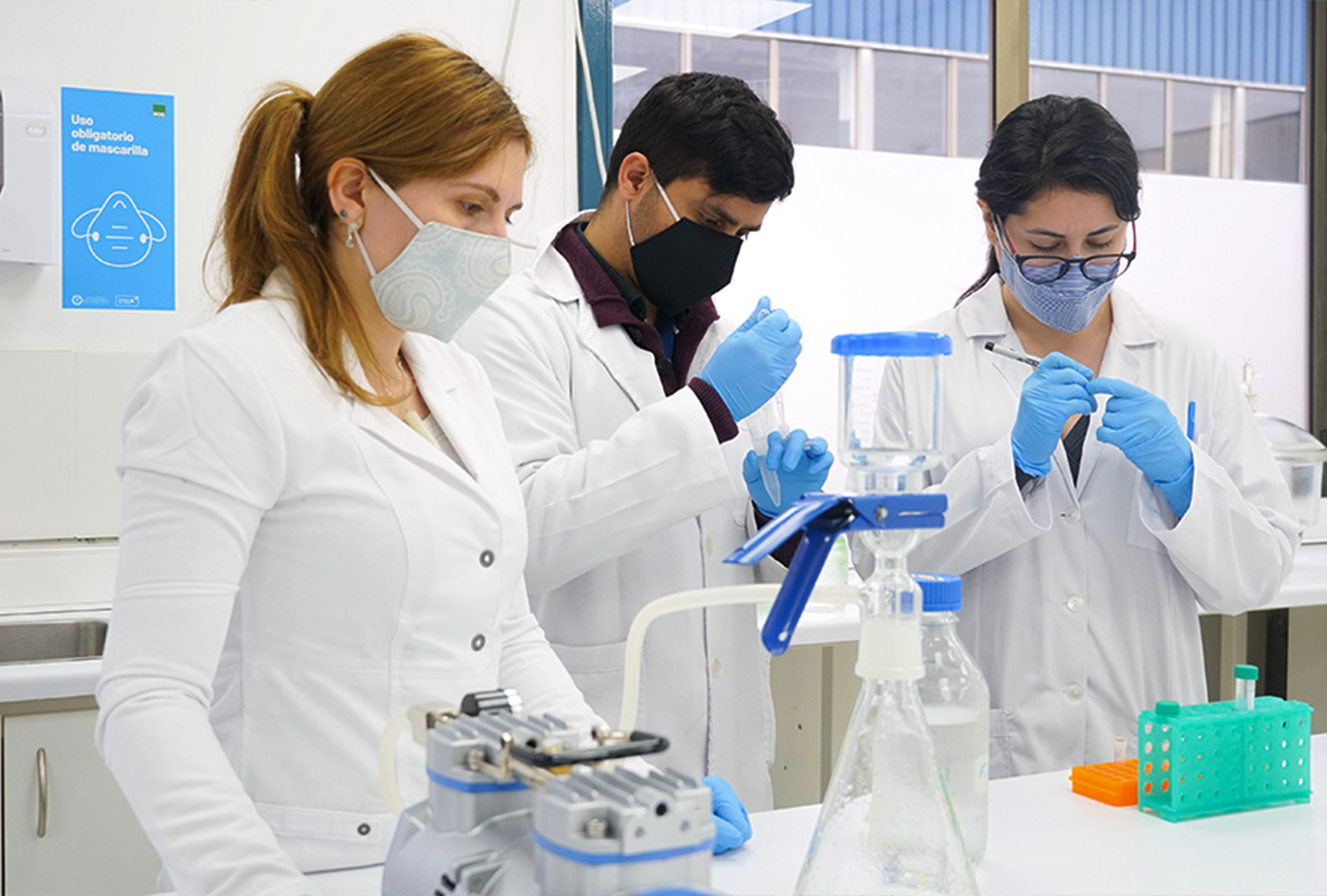 Daniel-Medina-doctor-en-Biotecnología-e-investigador-de-la-Facultad-de-Medicina-Veterinaria-USS_1