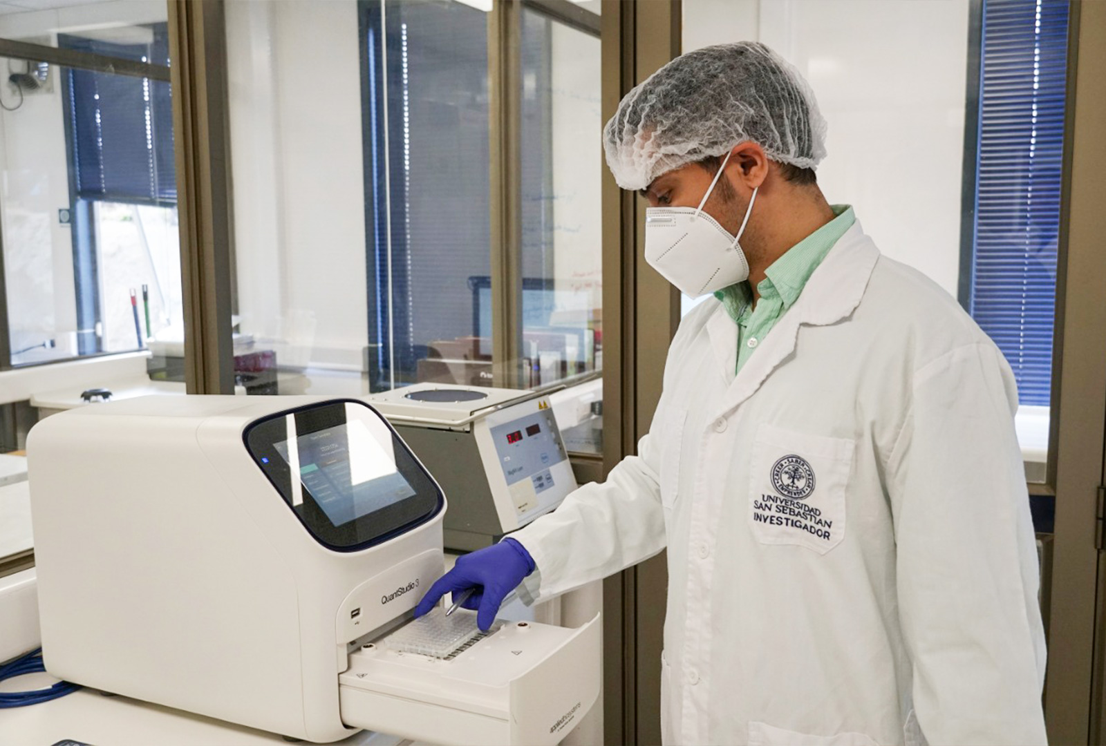 Daniel-Medina-doctor-en-Biotecnología-e-investigador-de-la-Facultad-de-Medicina-Veterinaria-USS_3